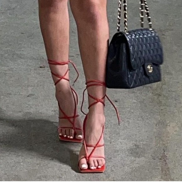 Red strapped square toe heels - Picture 2 of 5